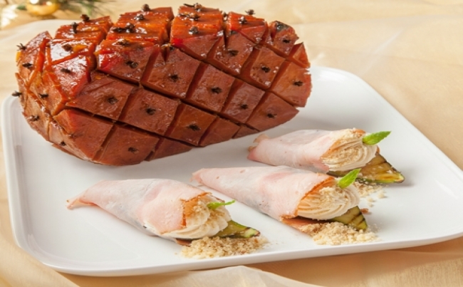 Jamón glaseado con higos y crema de mascarpone